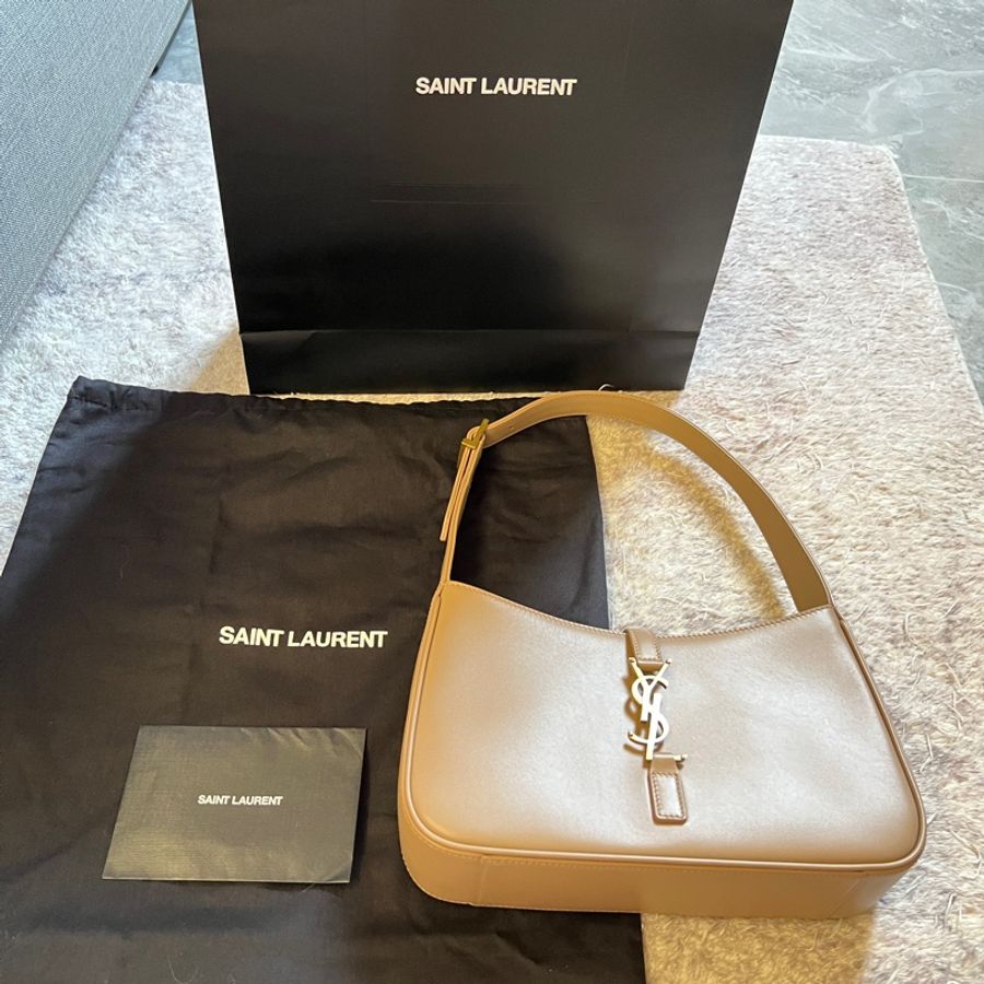 YSL 小牛皮（粉膚色）HOBO腋下包-11