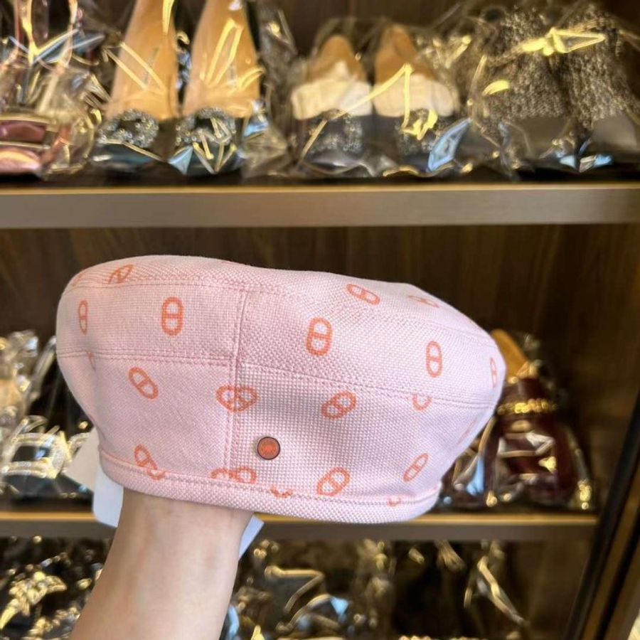 Hermès貝雷帽  全新帶吊牌 57 經典豬鼻子滿logo 少女心爆棚的粉色-2