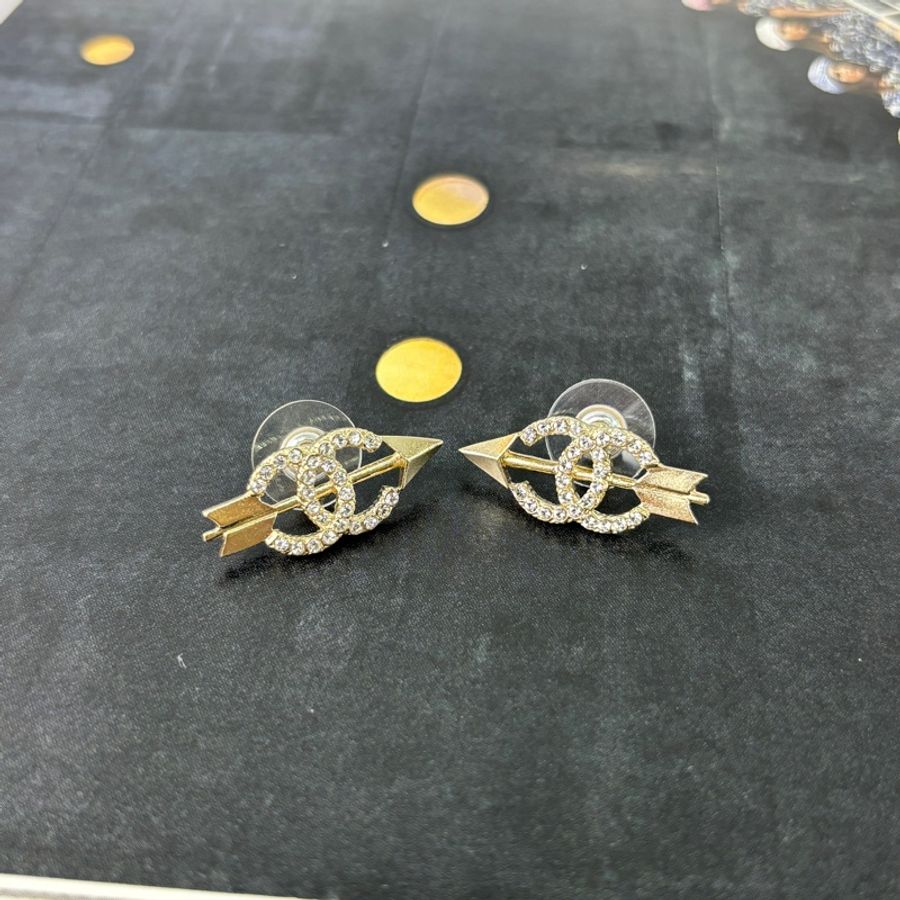 Chanel 弓箭造型水鑽雙C金色耳環-1