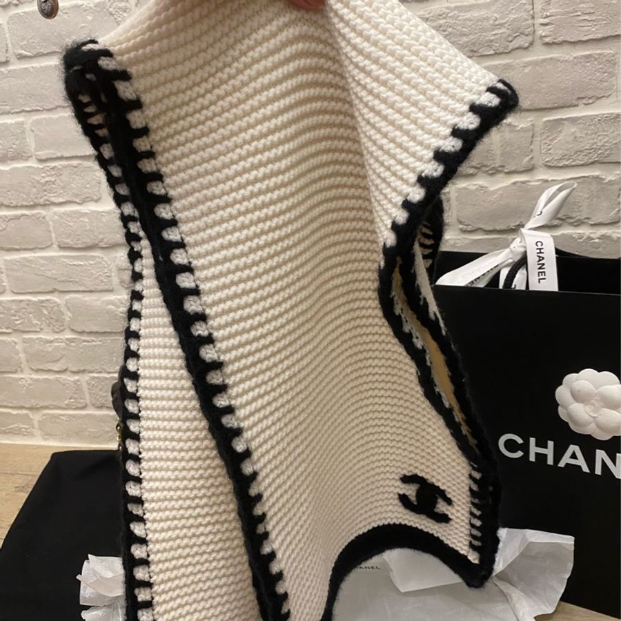 冬天買不到 CHANEL 經典款配色米白色羊絨針織圍巾-2