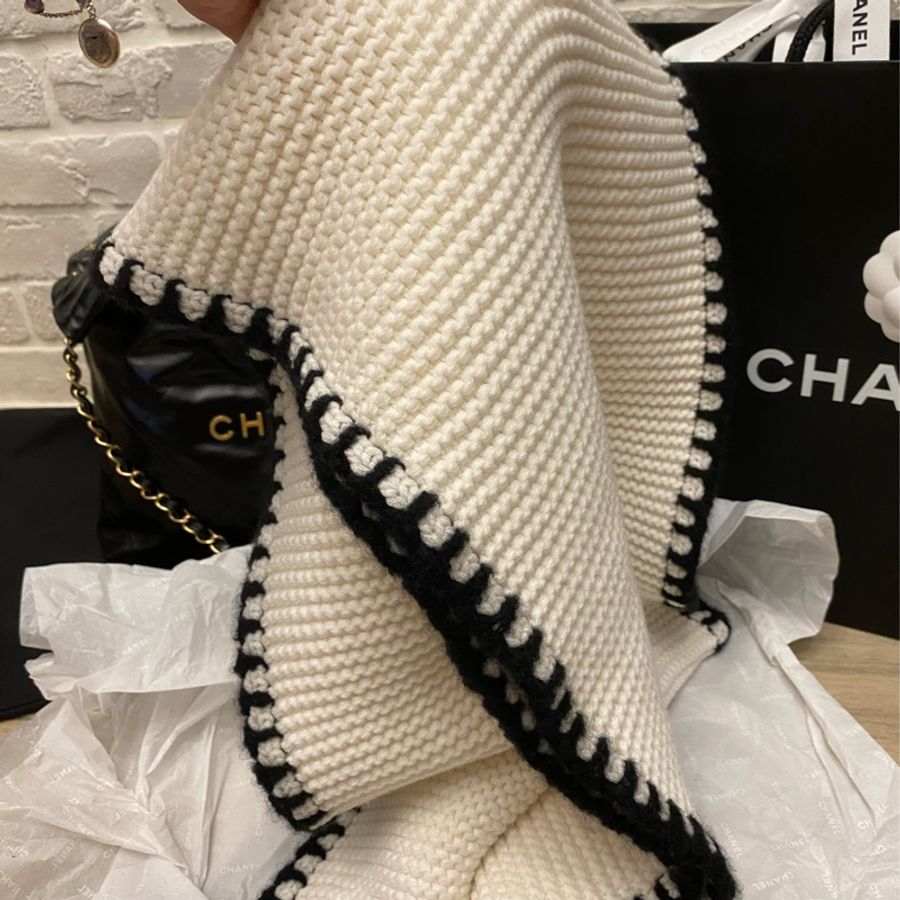 冬天買不到 CHANEL 經典款配色米白色羊絨針織圍巾-6