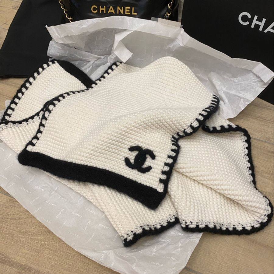冬天買不到 CHANEL 經典款配色米白色羊絨針織圍巾-8