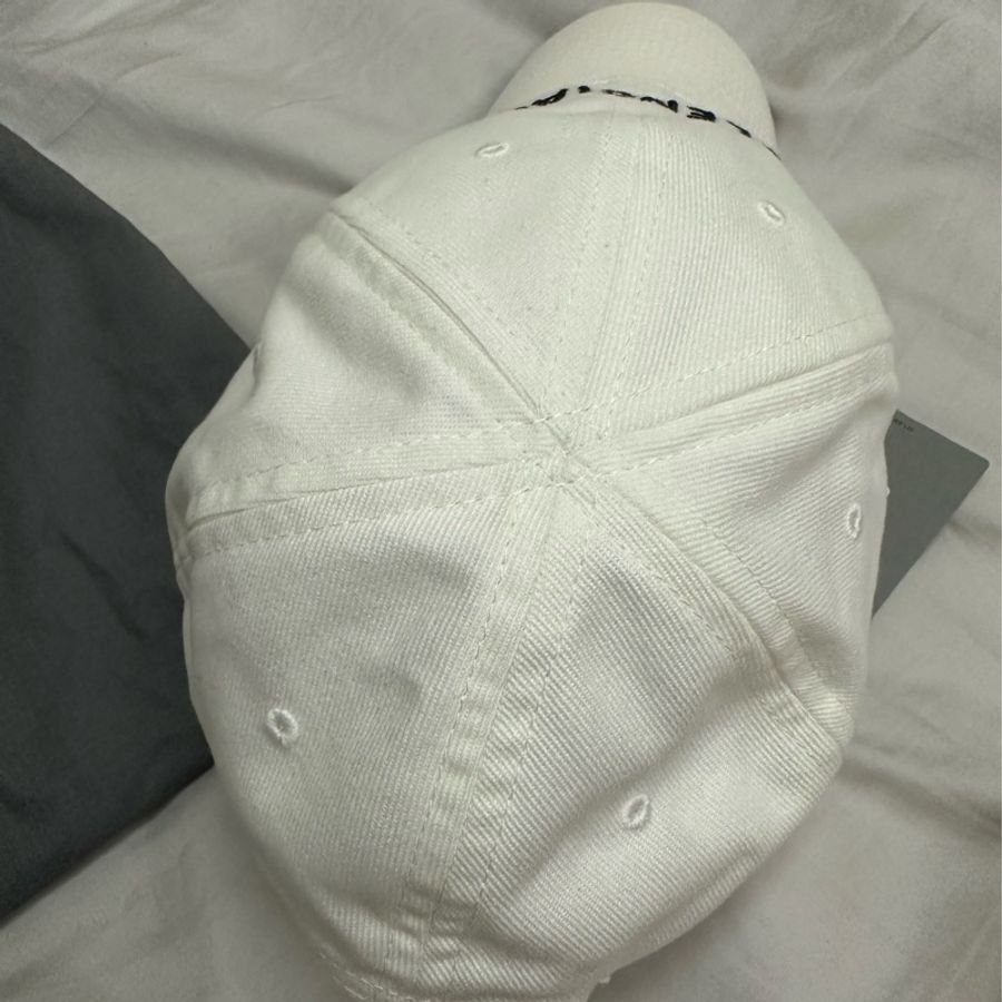 (已售出)全新正品專櫃購入BALENCIAGA巴黎世家白色帽子 可小議-8