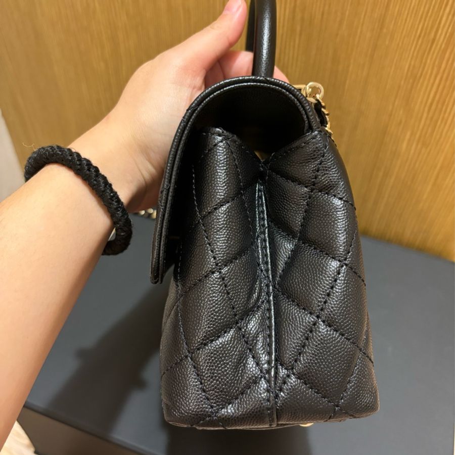 Chanel coco handle 24 荔枝牛皮黑色 (晶片)含絲巾價-6