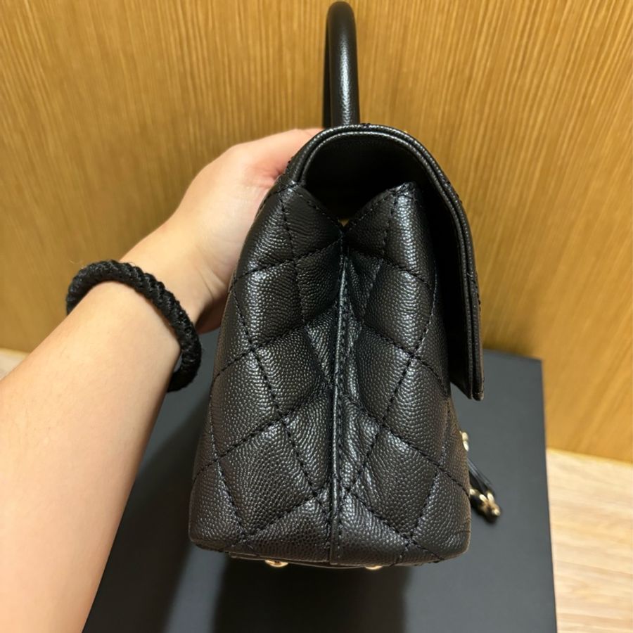 Chanel coco handle 24 荔枝牛皮黑色 (晶片)含絲巾價-12