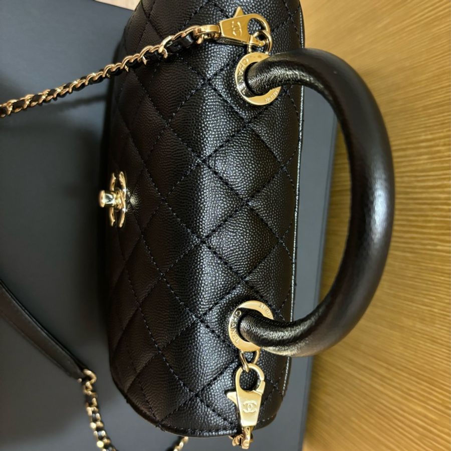 Chanel coco handle 24 荔枝牛皮黑色 (晶片)含絲巾價-13