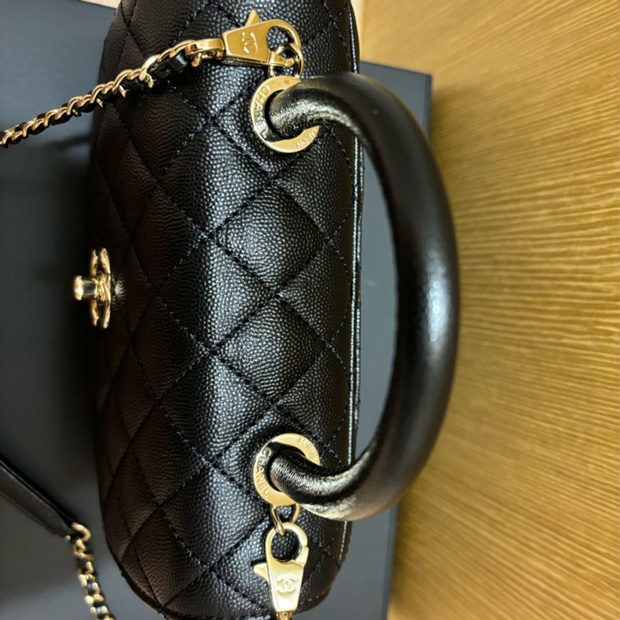 Chanel coco handle 24 荔枝牛皮黑色 (晶片)含絲巾價-15