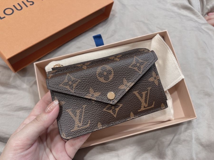 Louis Vuitton 路易威登 LV M69431 Recto Verso花紋LOGO Monogram卡片零錢包-1