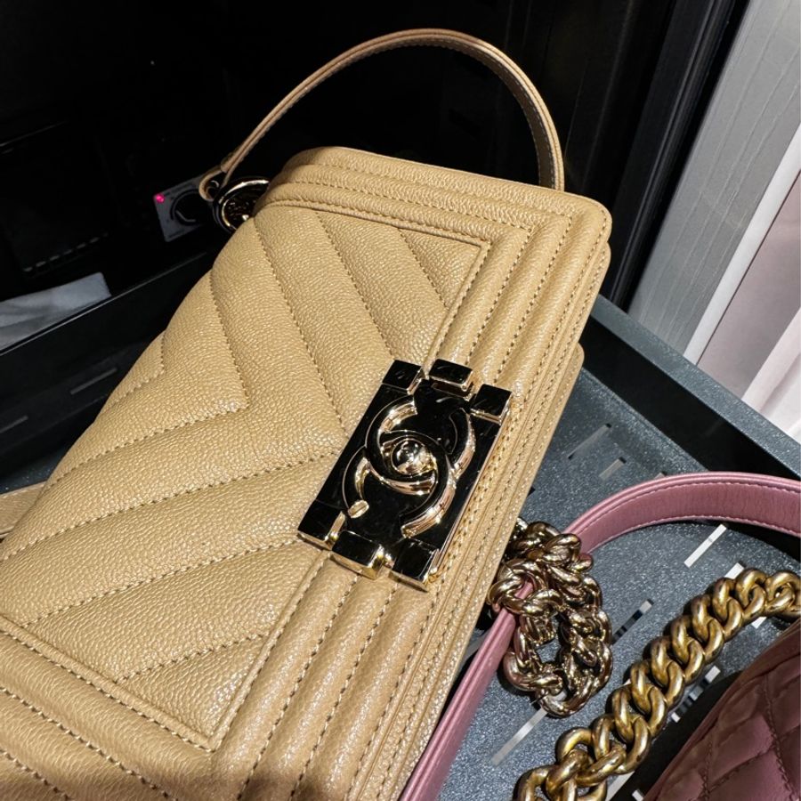 chanel boy20 山形紋 淡金釦 牛皮-1