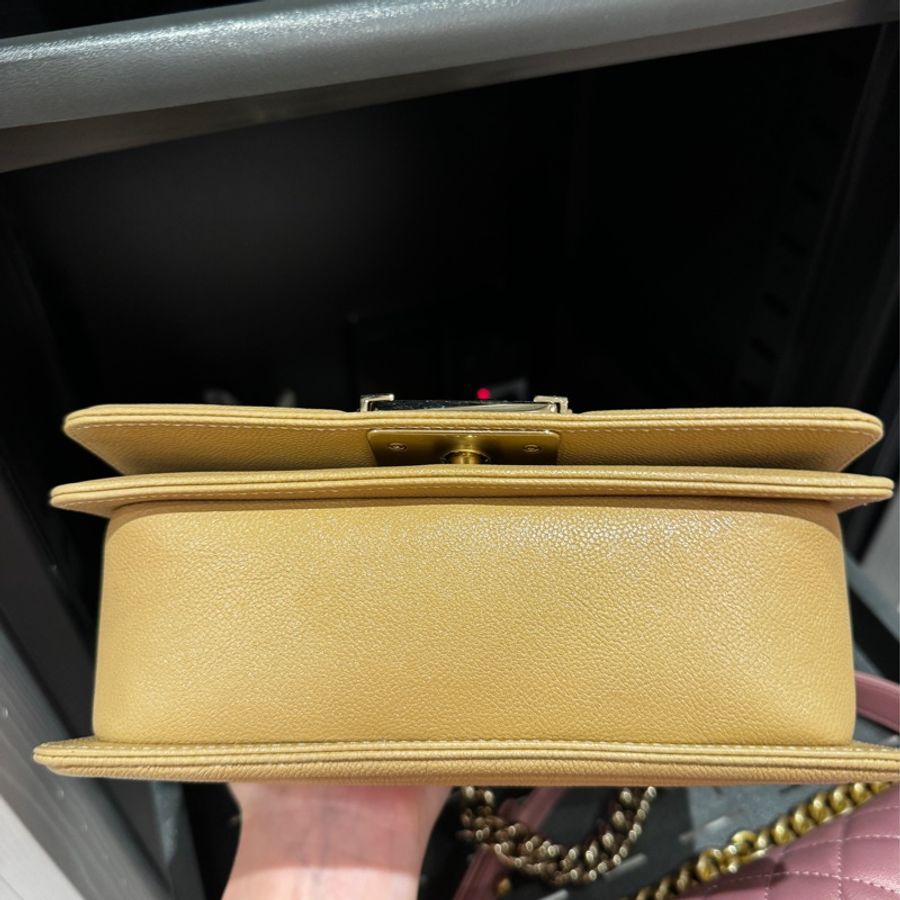 chanel boy20 山形紋 淡金釦 牛皮-3