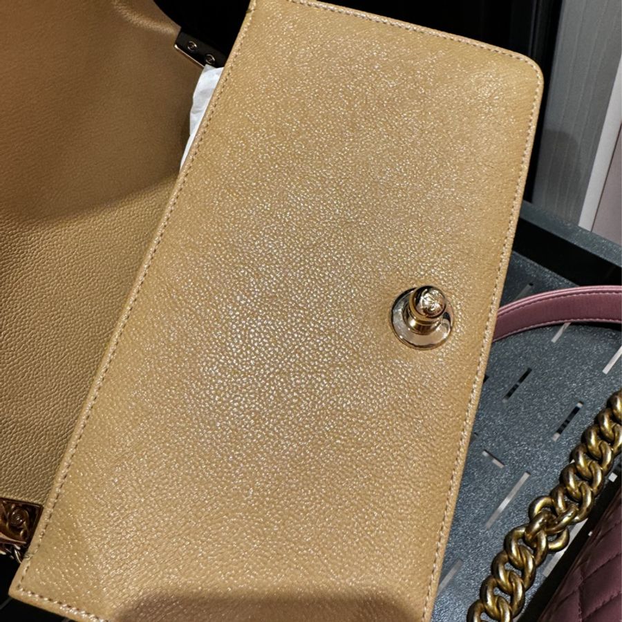 chanel boy20 山形紋 淡金釦 牛皮-5