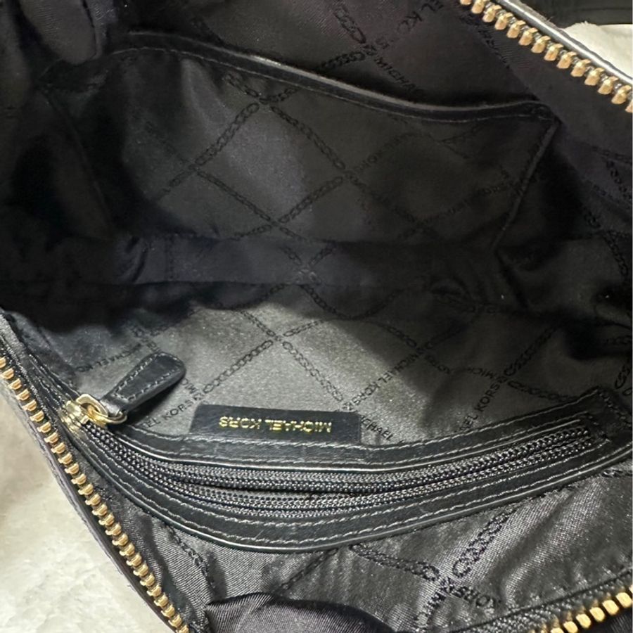 ✨MICHAEL KORS 月亮包-10