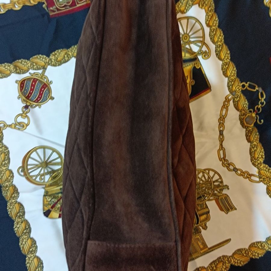 Chanel vintage 咖啡色麂皮大logo包-17