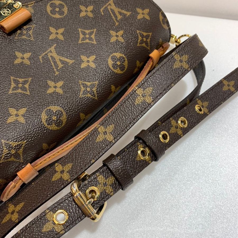 LV 斜背包/側背包/手提包/學院包 M44875 83成新-16