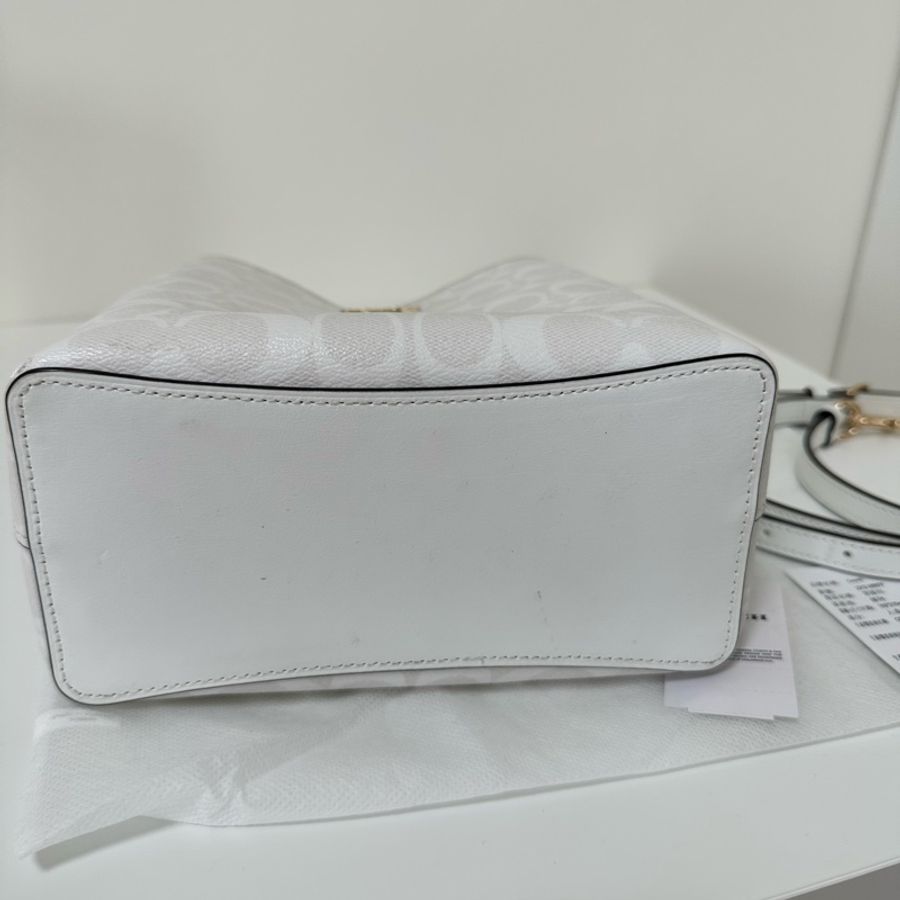 COACH 經典C LOGO肩/斜背兩用水桶包(白) 老花水桶-2