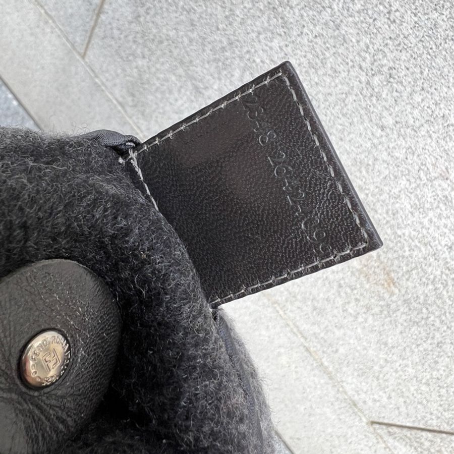 【FENDI】絨毛小法棍-13