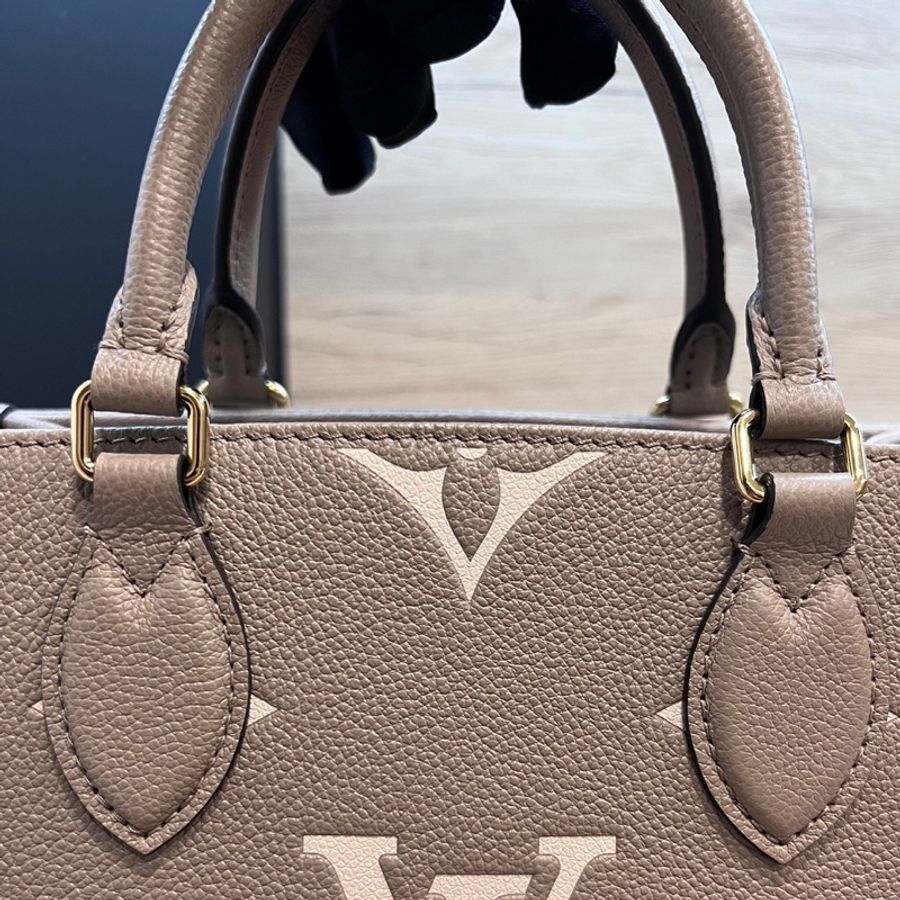 LV On The Go PM 芯片款 斑鳩灰色/奶油色 灰色-5