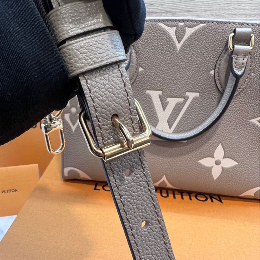 LV On The Go PM 芯片款 斑鳩灰色/奶油色 灰色-39