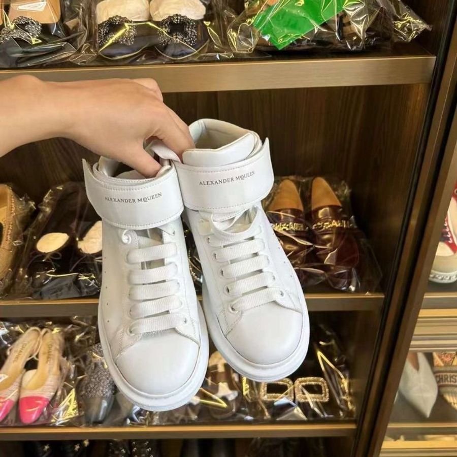 Alexander McQueen 男鞋 41號 邊縫處有點氧化穿上不明顯 整體很新 超甜價 完美主義請繞路-3
