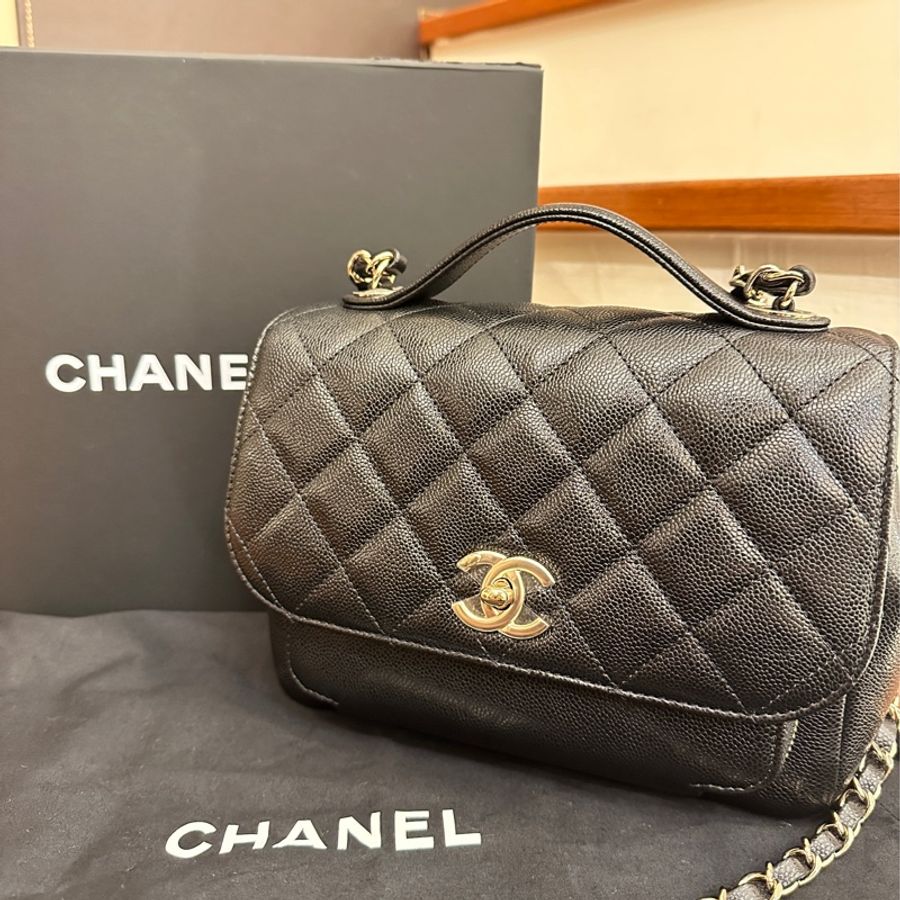 CHANEL 黑荔枝淡金雙C手提兩用郵差包-0