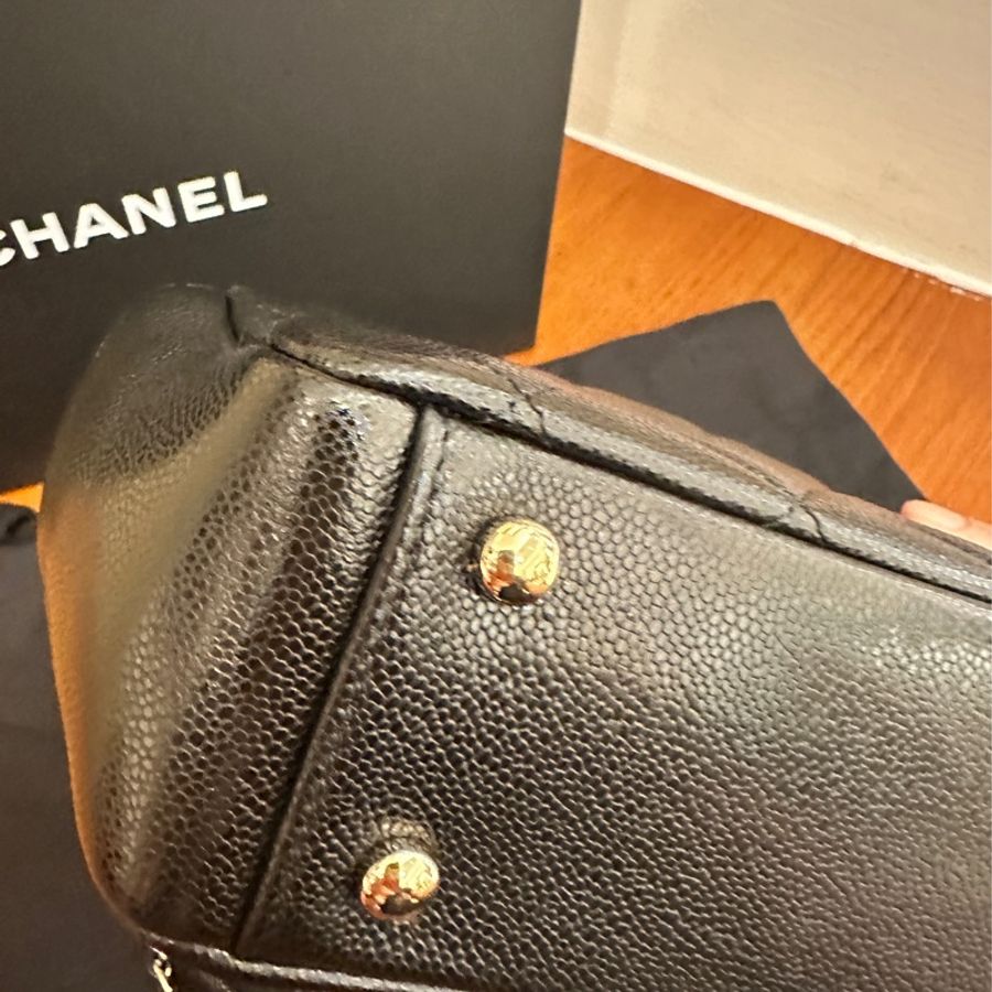 CHANEL 黑荔枝淡金雙C手提兩用郵差包-7