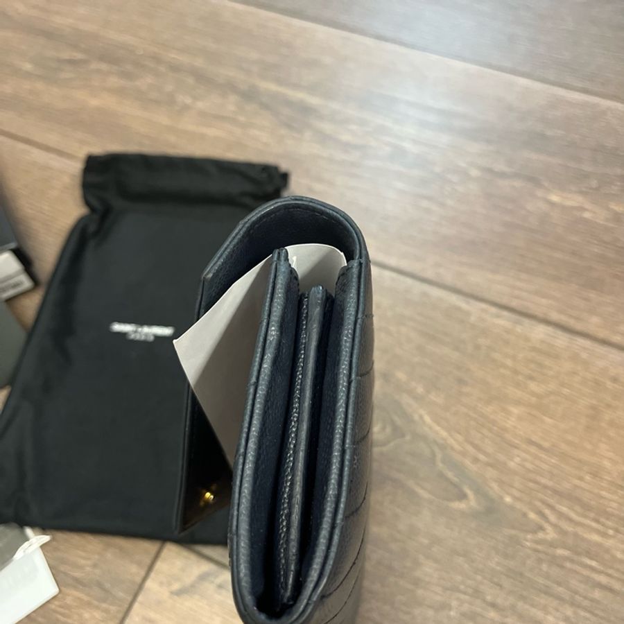 週末限時happy hour- YSL 深藍皮夾 金色 Logo-4