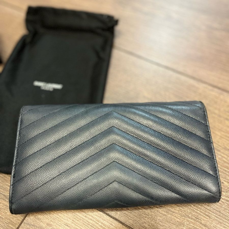 週末限時happy hour- YSL 深藍皮夾 金色 Logo-8