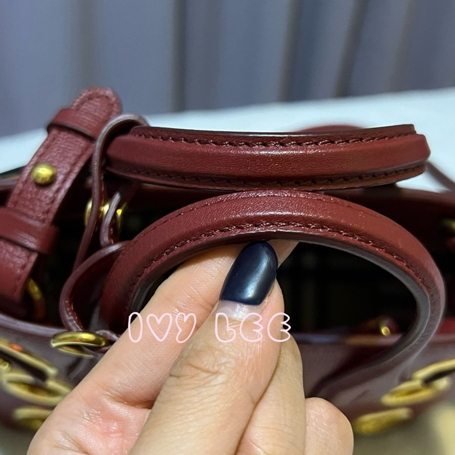 Burberry Banner - Baby 質感深紅色小牛皮 造型 金色環 斜背包 肩背包 近新 二手精品-6