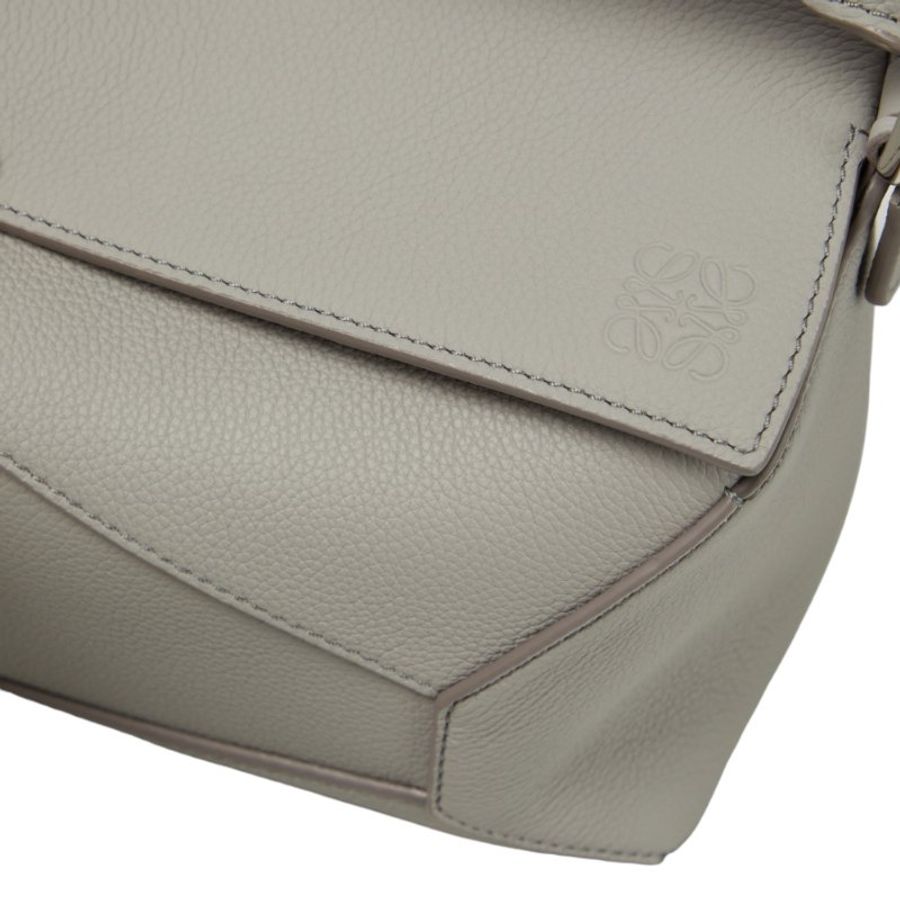 【LOEWE 羅威】Small Puzzle 小款 柔軟粒面小牛皮 拼圖包 幾何 拼接包 肩背包 珍珠灰色-1