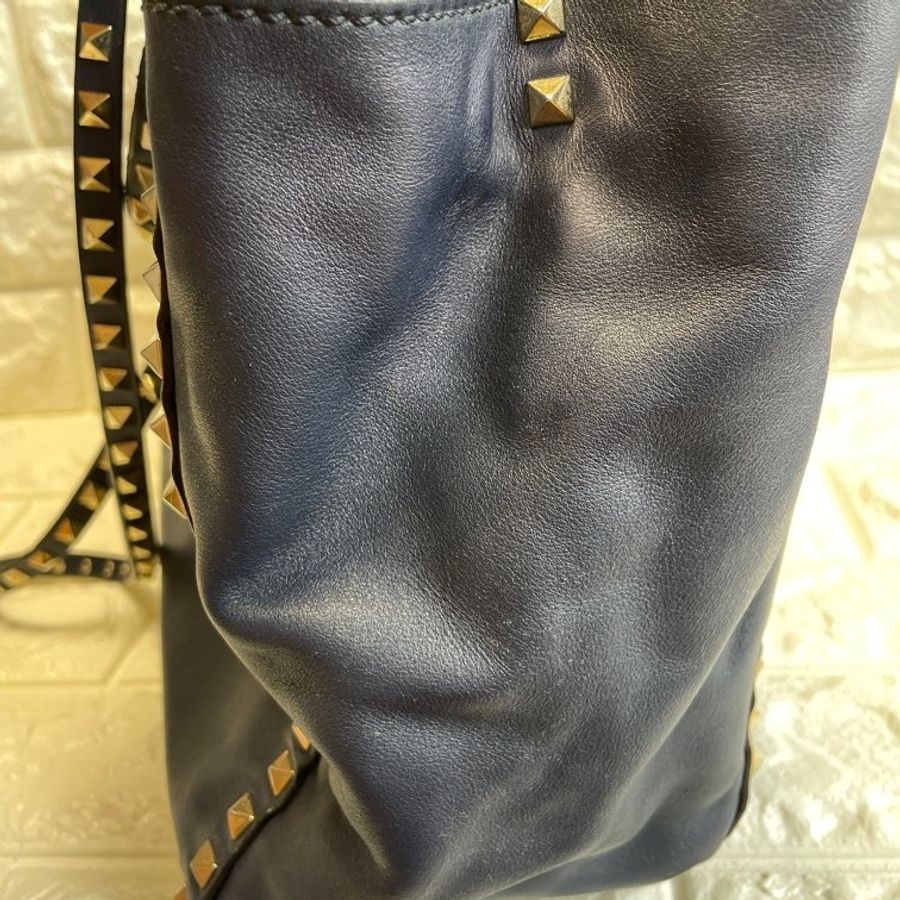Valentino Garavani ROCKSTUD LEATHER CROSSBODY BAG-3