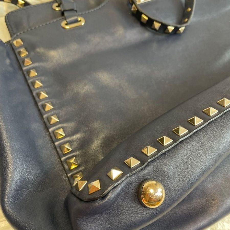 Valentino Garavani ROCKSTUD LEATHER CROSSBODY BAG-10