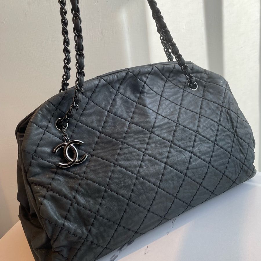 Chanel 黑色菱格鞣製牛皮大肩背包-0