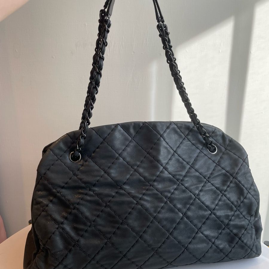 Chanel 黑色菱格鞣製牛皮大肩背包-1