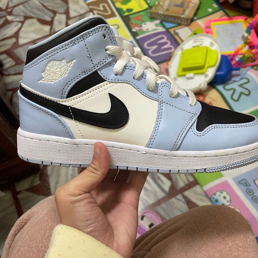 降價Nike air jordan 1 Mid女鞋如新只試穿-4