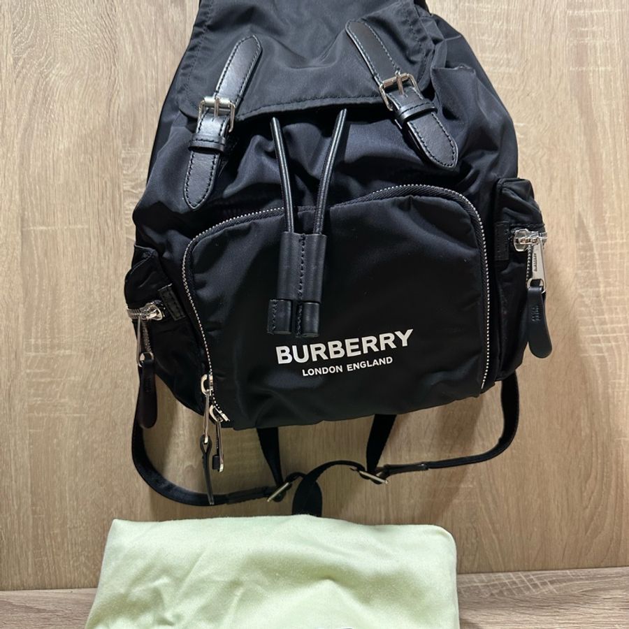 Burberry 幾乎全新後背包-2
