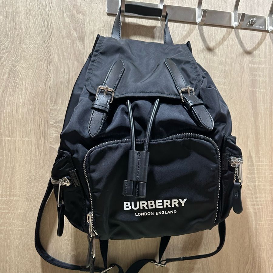 Burberry 幾乎全新後背包-5