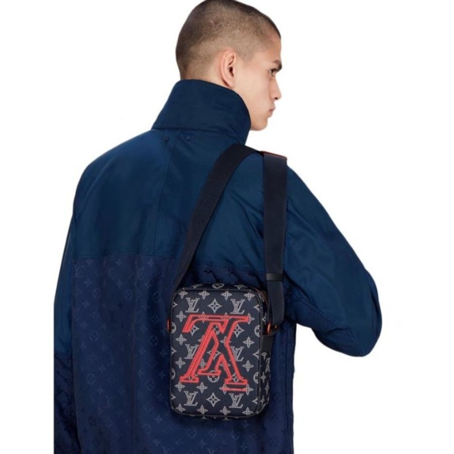 LV Ink字首倒轉 斜背包/側背包 M43678 限量款 9成新-0