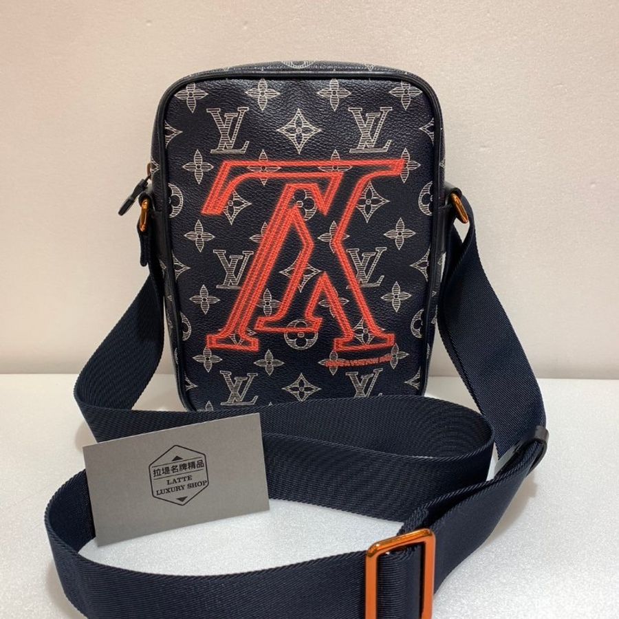 LV Ink字首倒轉 斜背包/側背包 M43678 限量款 9成新-1
