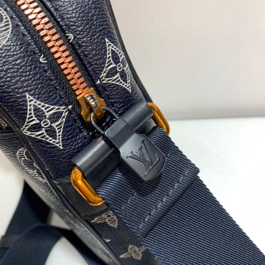 LV Ink字首倒轉 斜背包/側背包 M43678 限量款 9成新-3