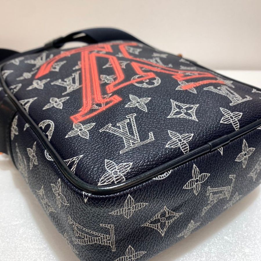 LV Ink字首倒轉 斜背包/側背包 M43678 限量款 9成新-6