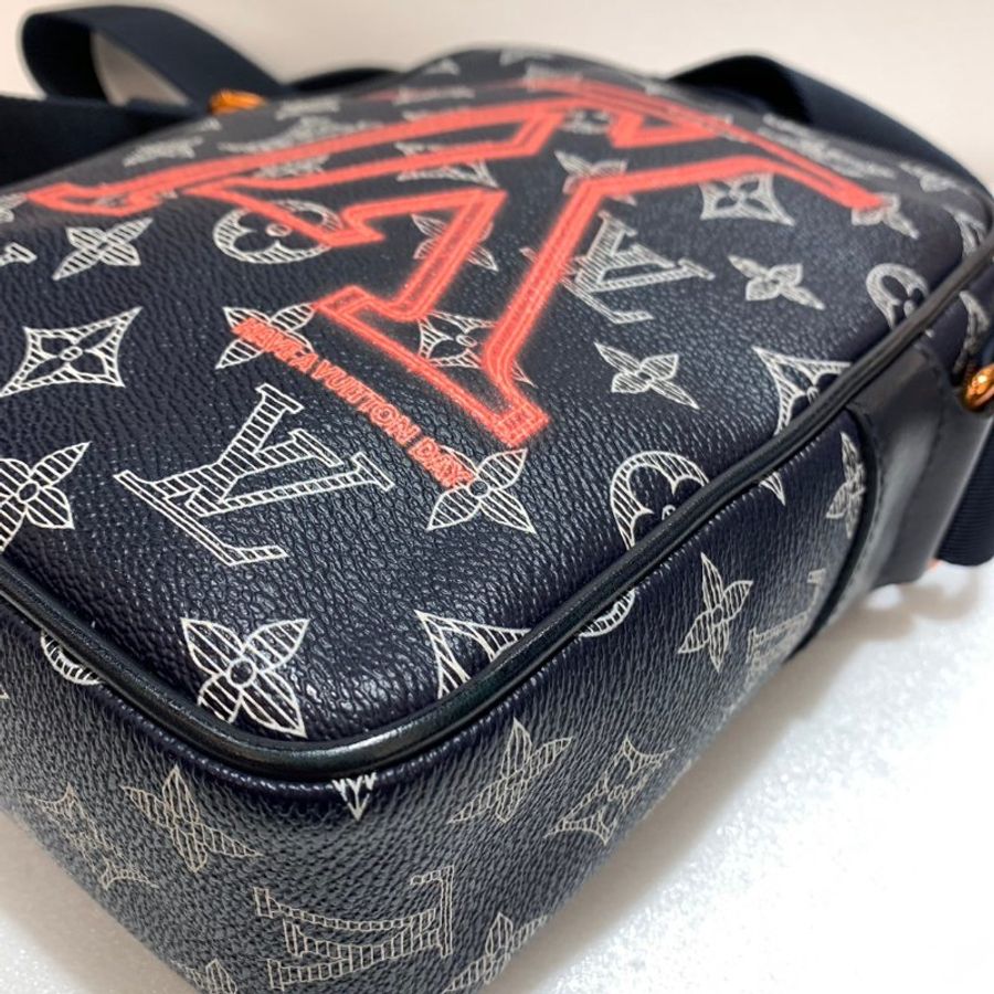 LV Ink字首倒轉 斜背包/側背包 M43678 限量款 9成新-7