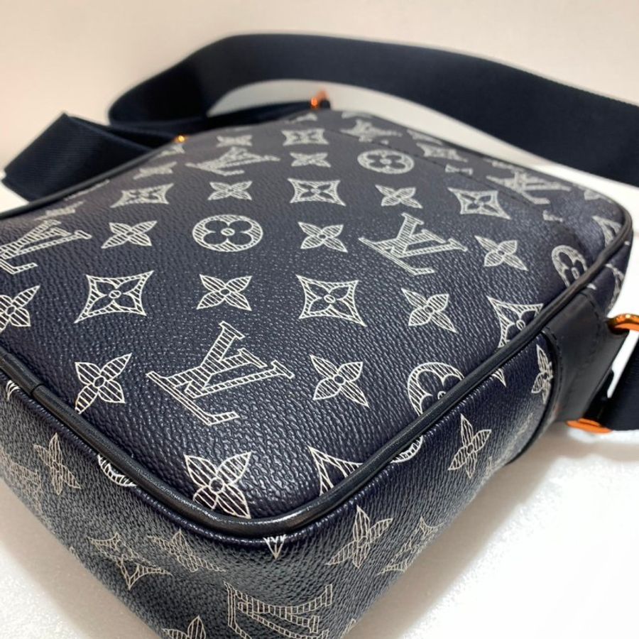 LV Ink字首倒轉 斜背包/側背包 M43678 限量款 9成新-9
