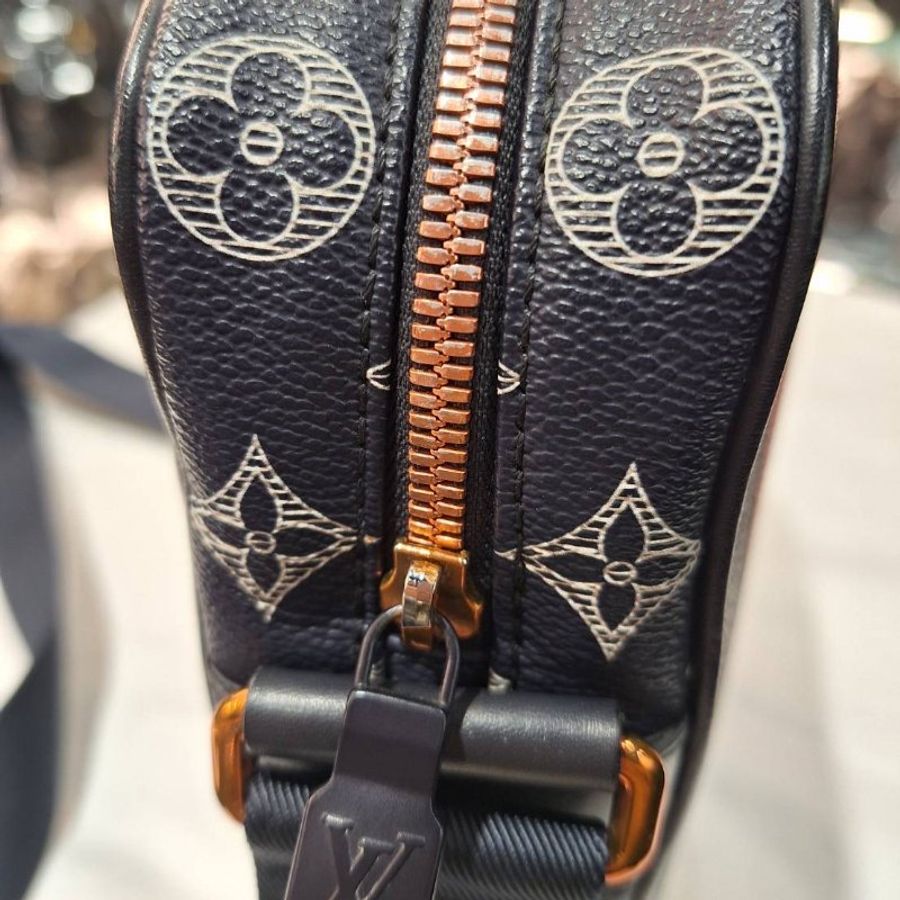 LV Ink字首倒轉 斜背包/側背包 M43678 限量款 9成新-14