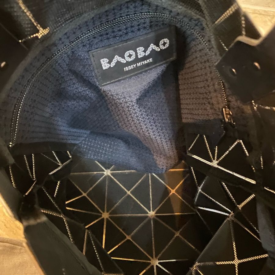 ISSEY MIYAKE 三宅一生 BAOBAO 亮面方格6x6肩背/手提包(銀色)-8