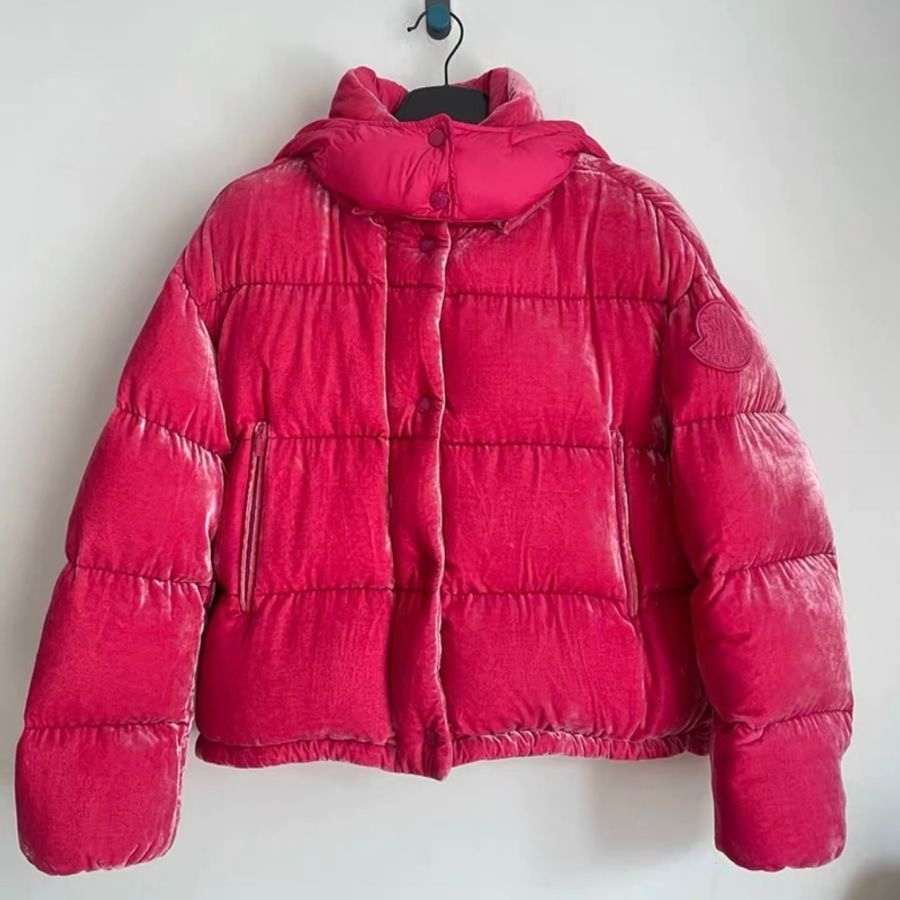 Moncler 红色絲絨短版羽絨外套1號 胸圍110，衣長 60 穿一次閒置-0