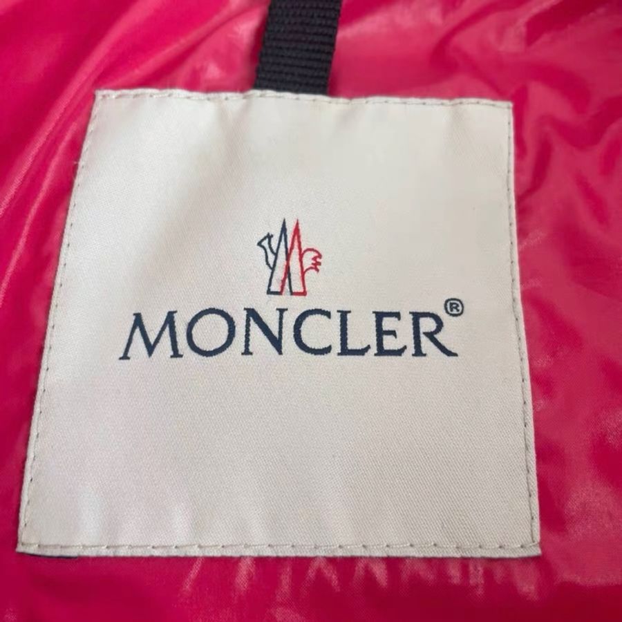 Moncler 红色絲絨短版羽絨外套1號 胸圍110，衣長 60 穿一次閒置-1