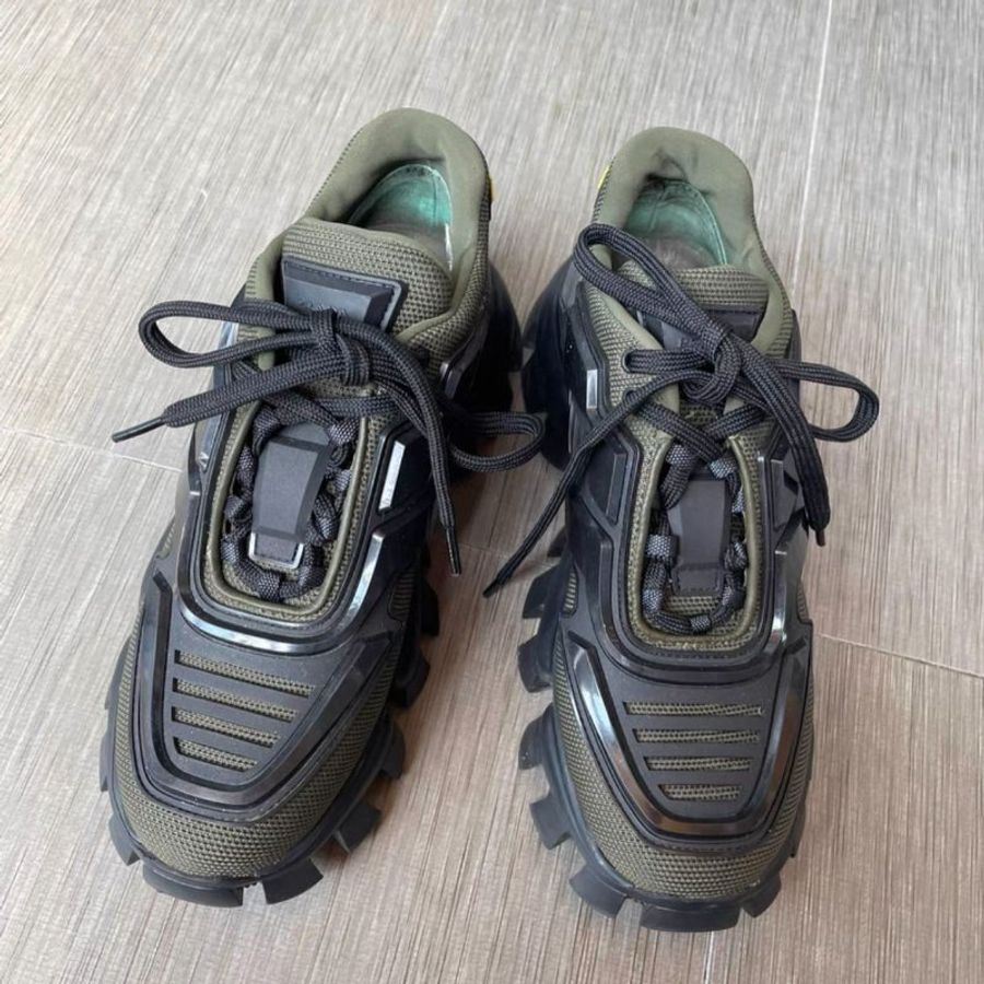 Prada 軍綠色厚底運動老爹鞋 35號  有輕微穿著痕跡 八成新 原價三萬六左右-0