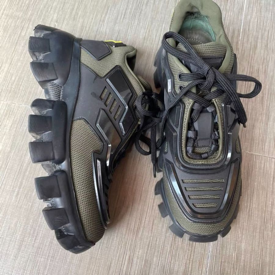 Prada 軍綠色厚底運動老爹鞋 35號  有輕微穿著痕跡 八成新 原價三萬六左右-1