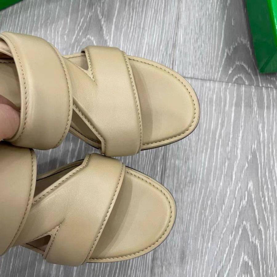 BOTTEGA VENETA 穆勒高跟涼鞋 35號 輕微穿著痕跡 配件盒子防塵袋，跟高5.5cm-2