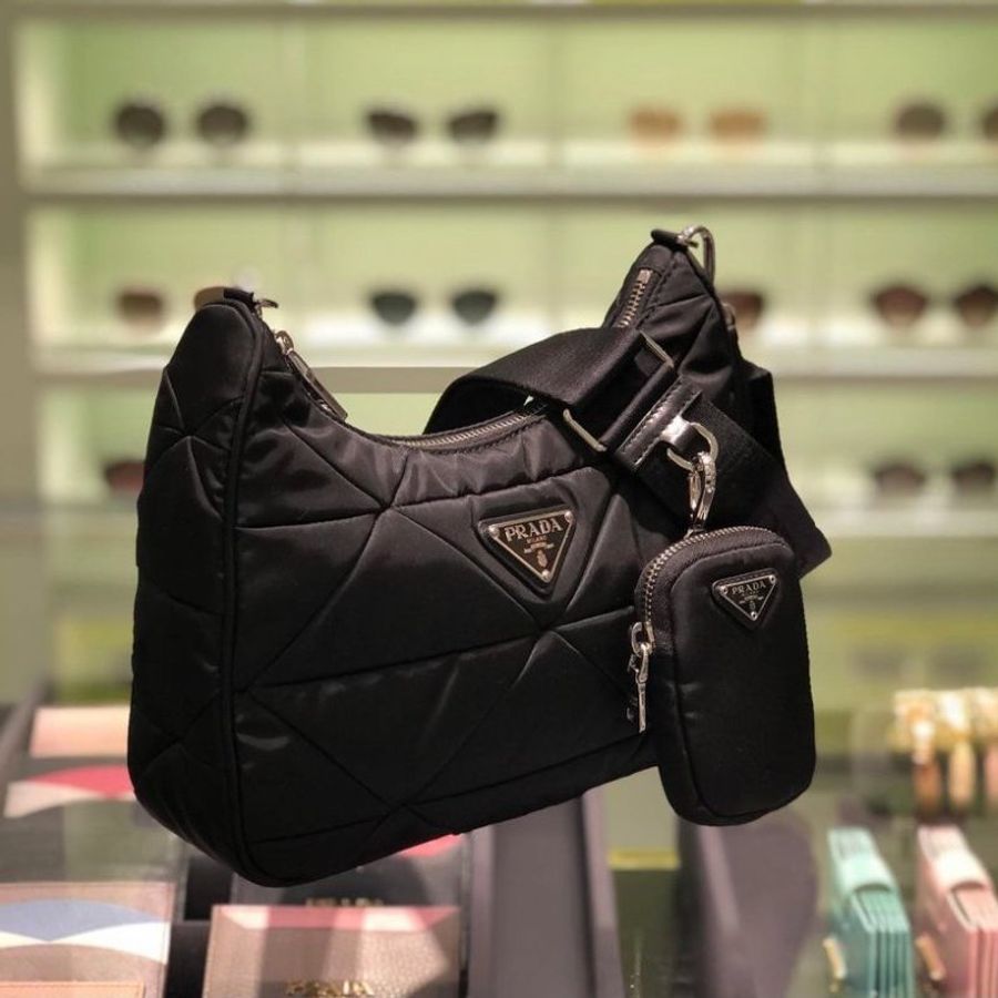 Prada 1BC151 倒三角標尼龍三角縫紋三合一掛肩袋 黑色《2024季度新品》-1